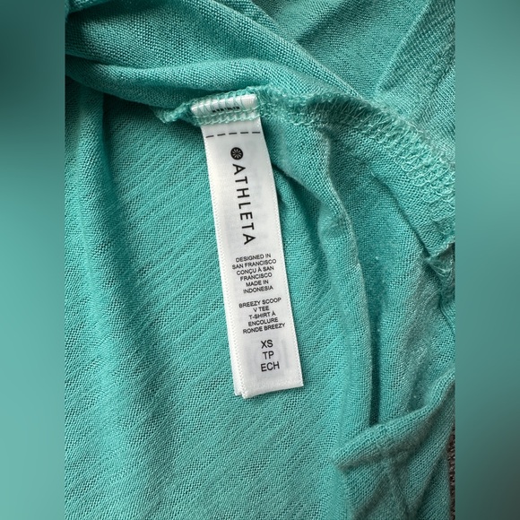 Athleta Breezy Scoop V Tee T-Shirt Gulf Green - Picture 4 of 5